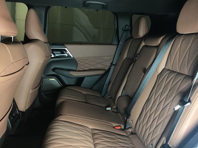 Fahrzeugabbildung Mitsubishi Outlander TOP Luxury-Paket 2.4PHEV ACC/Navi/Pano