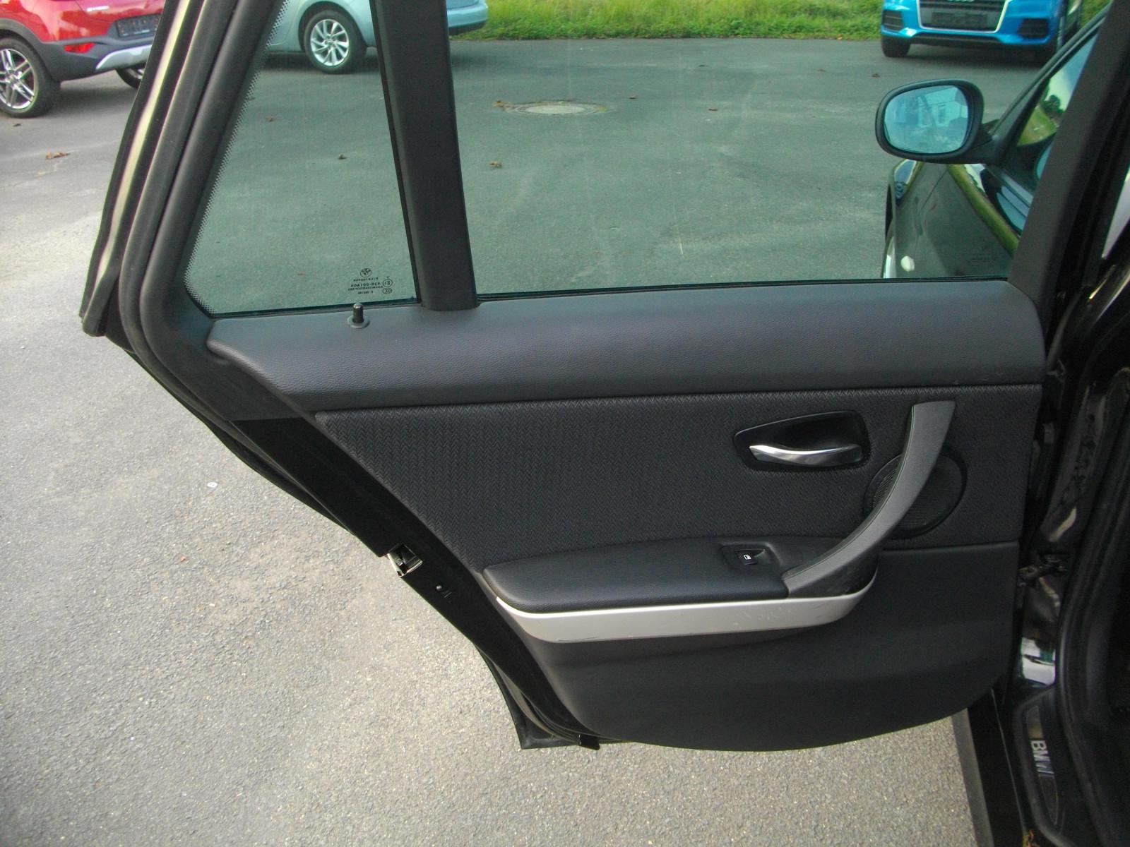 BMW 320 2009 — photo 13