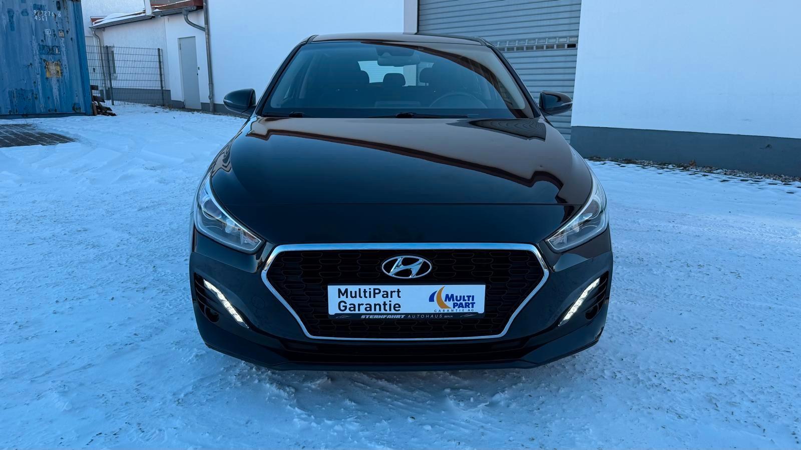 Hyundai i30 1.6 CRDi Autom*Edition 30+*NAVI*KeylessGo*LM