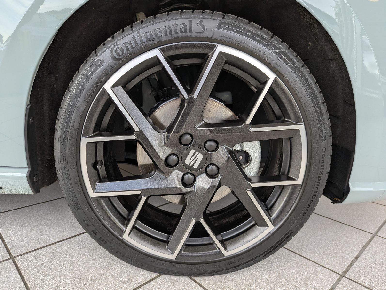 Fahrzeugabbildung SEAT Ibiza 1.5 TSI FR Black Edition Pano ACC Cam 18"