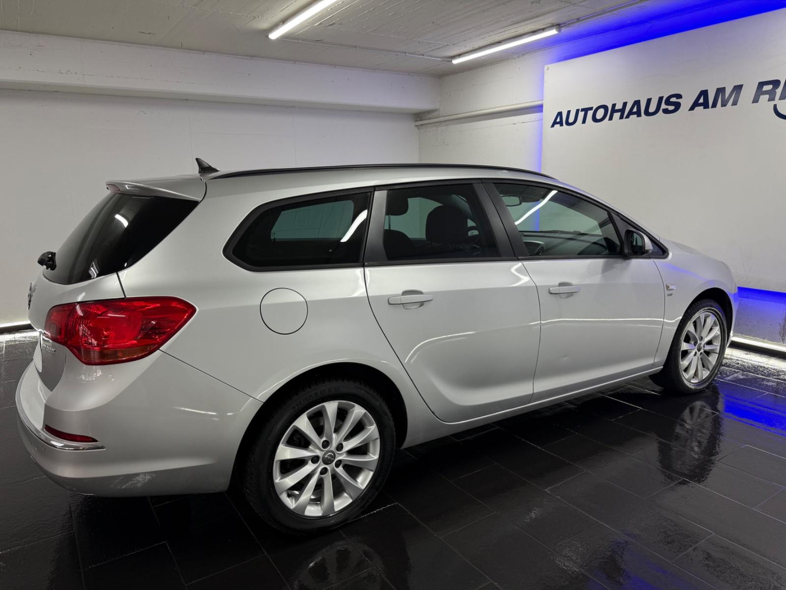 Opel Astra 2014 — photo 18