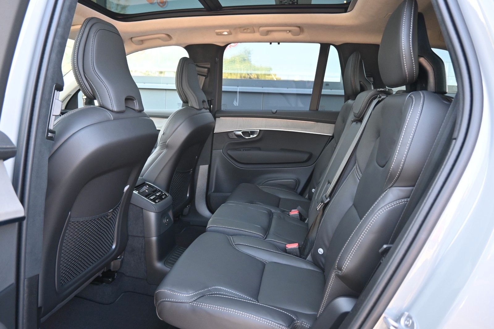 Fahrzeugabbildung Volvo XC90 Ultra Dark T8 AWD Recharge*LUFT*PANO*STHZ