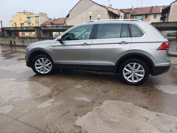 Volkswagen Tiguan - 1