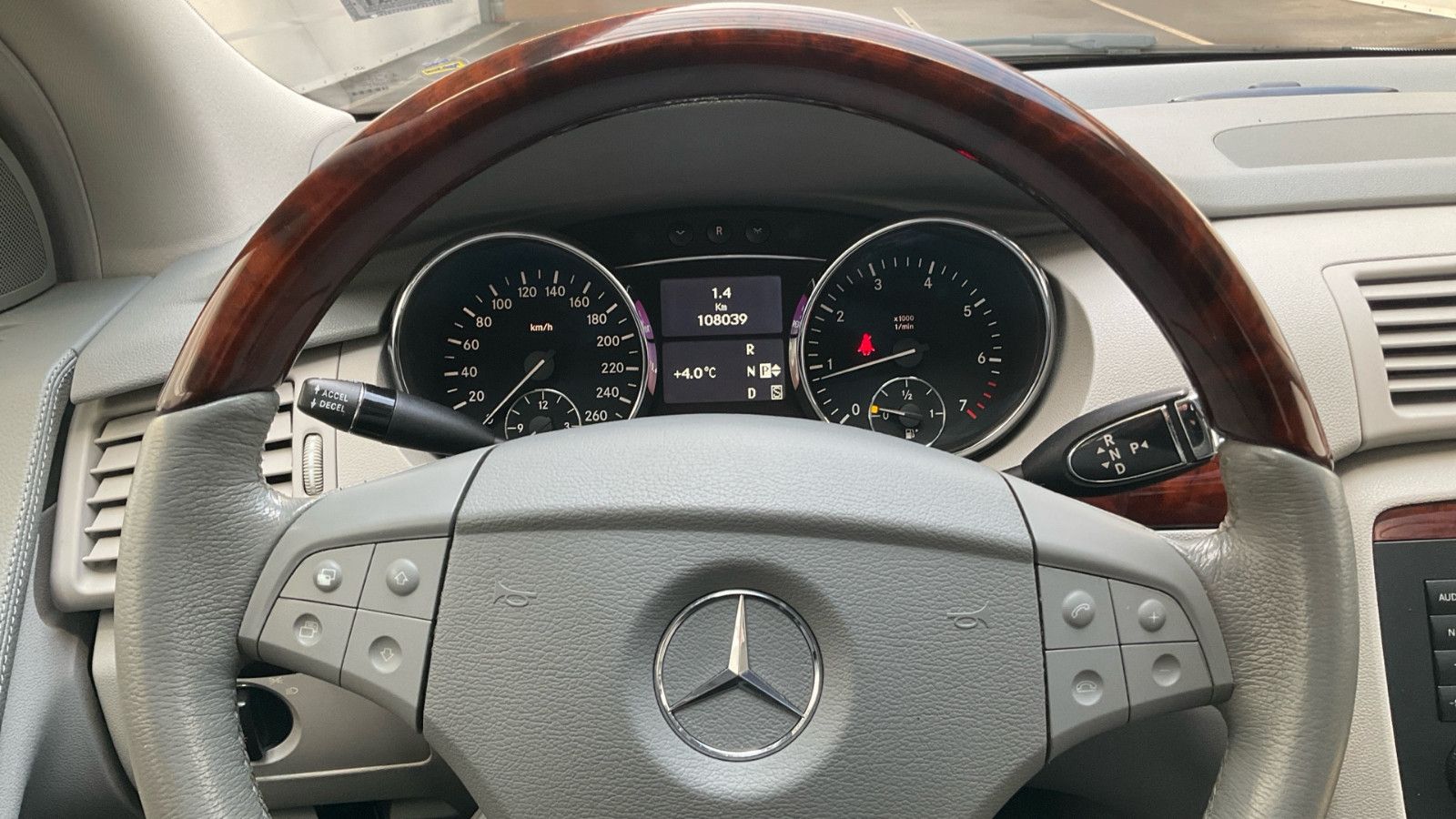 Fahrzeugabbildung Mercedes-Benz R 500 V8 L 4Matic Aut 6-Sitze Leder Memory Pano