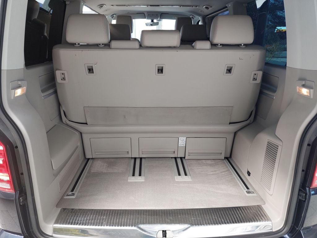 Fahrzeugabbildung Volkswagen Multivan Kurz Highline AHZV Standheizung Navi LE