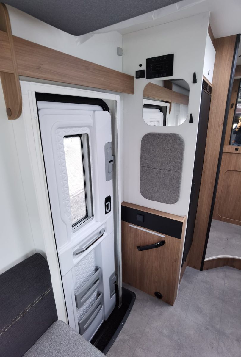 Fahrzeugabbildung Challenger 260 Graphite Edition M27