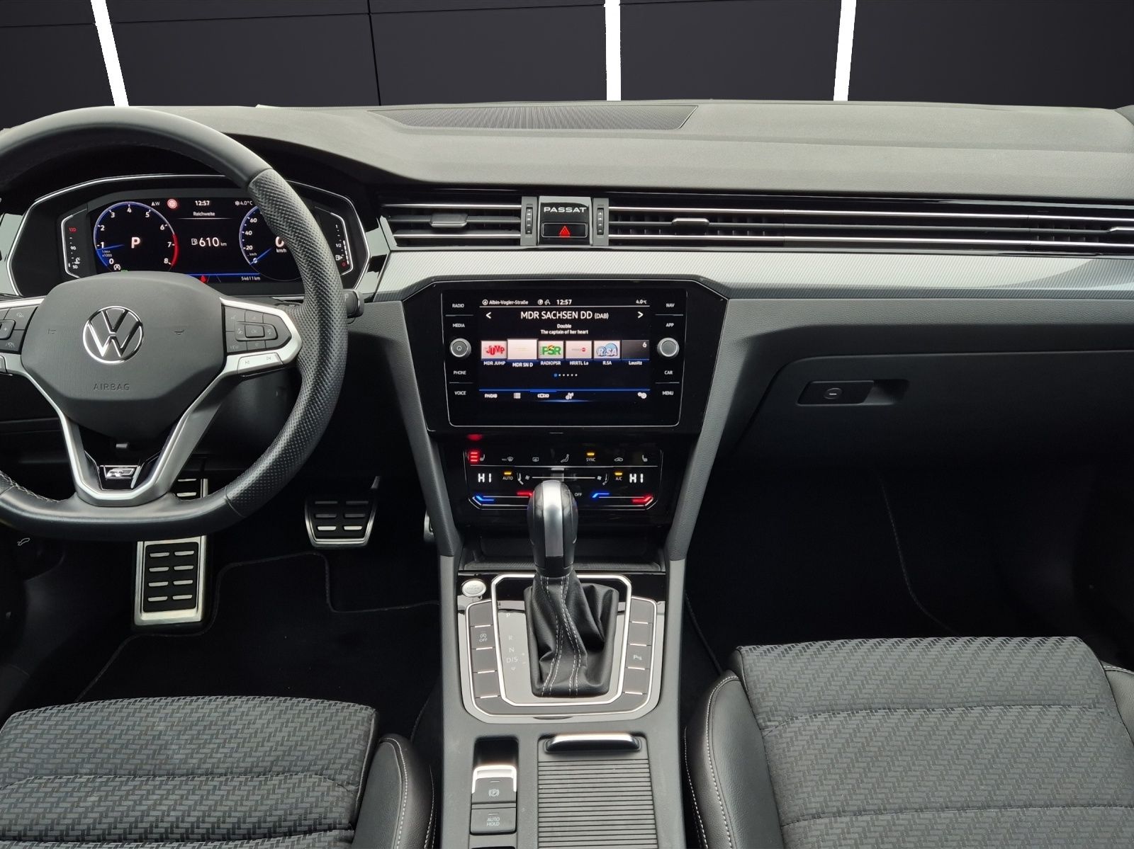 Fahrzeugabbildung Volkswagen Passat Variant TSI R-Line DSG Matrix Navi AID AC