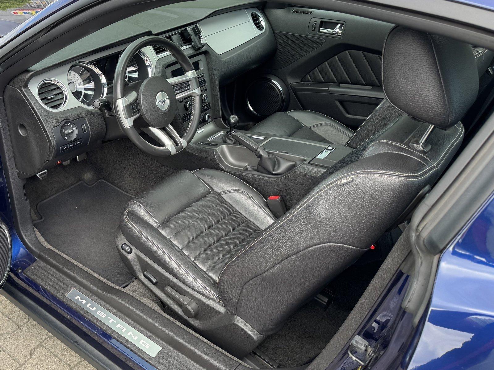 Ford Mustang GT Premium Coupe Schalter Carfax Leder