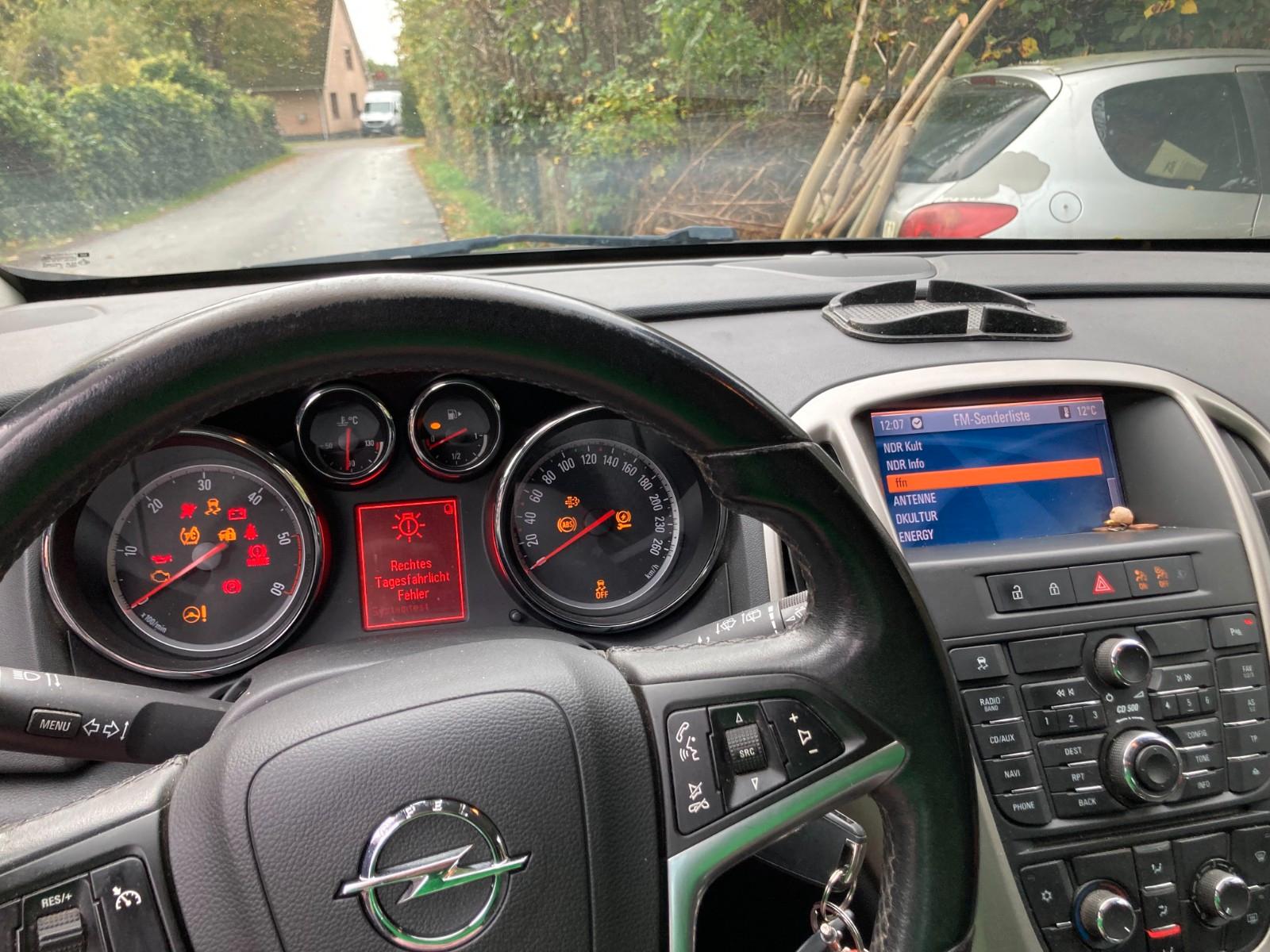Opel Astra 2011 — photo 5