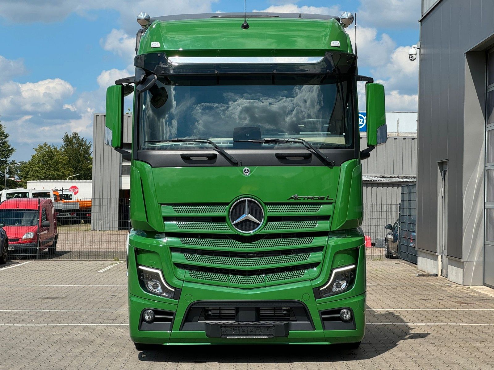 Fahrzeugabbildung Mercedes-Benz Actros 2548  Pritsche HIAB X-HiDuo 228E-6 Seilw.