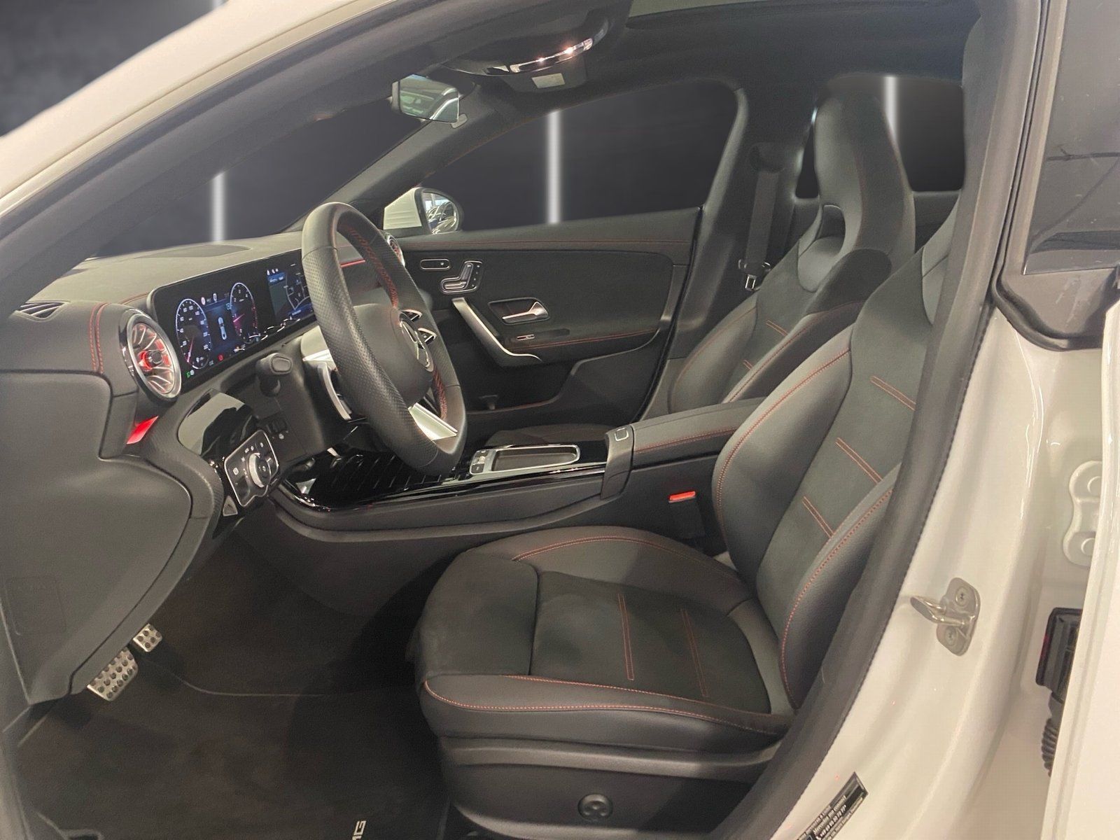 Fahrzeugabbildung Mercedes-Benz CLA 220 d AMG Plus*Pano*HUD*360*Distro*Multibeam