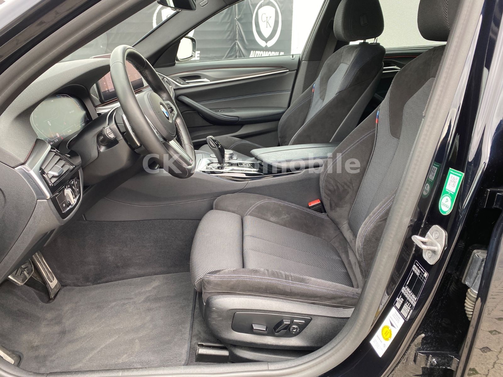 Fahrzeugabbildung BMW 520d Lim. M-Sport/Facelift/Shadow-Line/LED/Kam