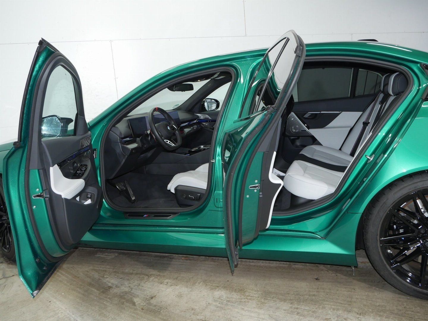 Fahrzeugabbildung BMW M5 Limousine |Sitzbelüftung vorne |Lenkradheizun