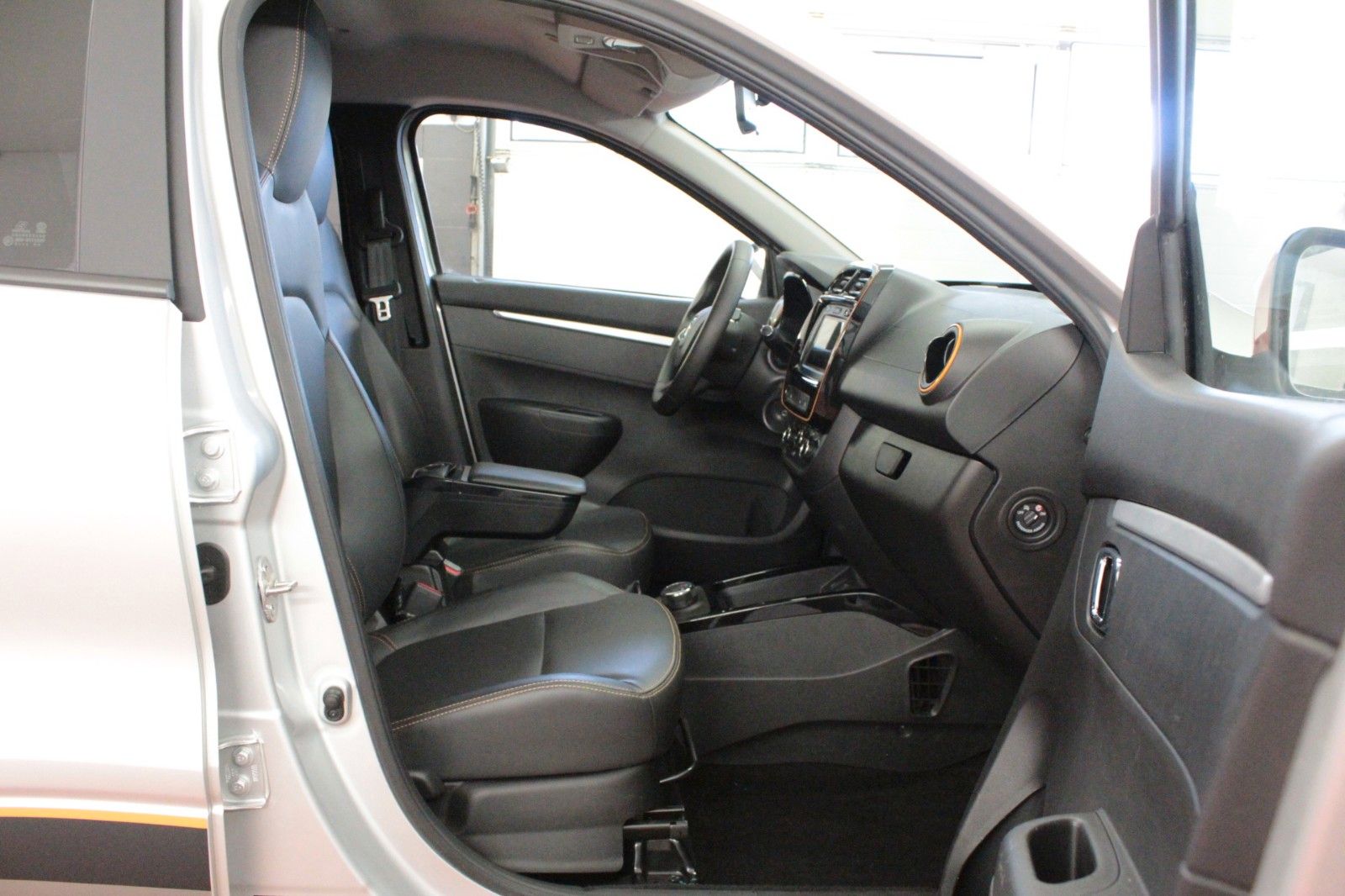 Fahrzeugabbildung Dacia Spring 45 Electric Comfort *Look Paket