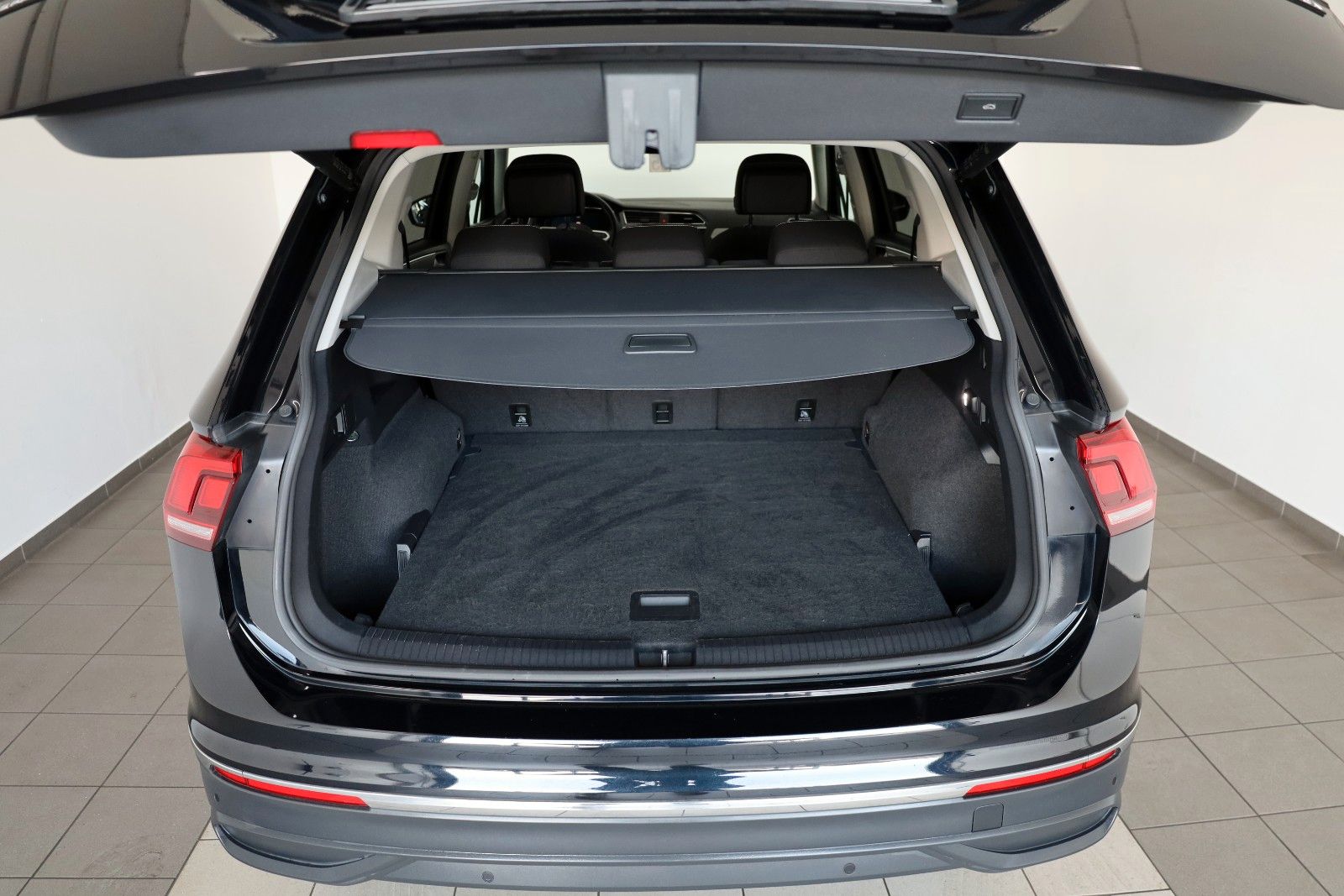 Fahrzeugabbildung Volkswagen Tiguan Allspace Move 4Motion,Navi,LED,Kamera,ACC