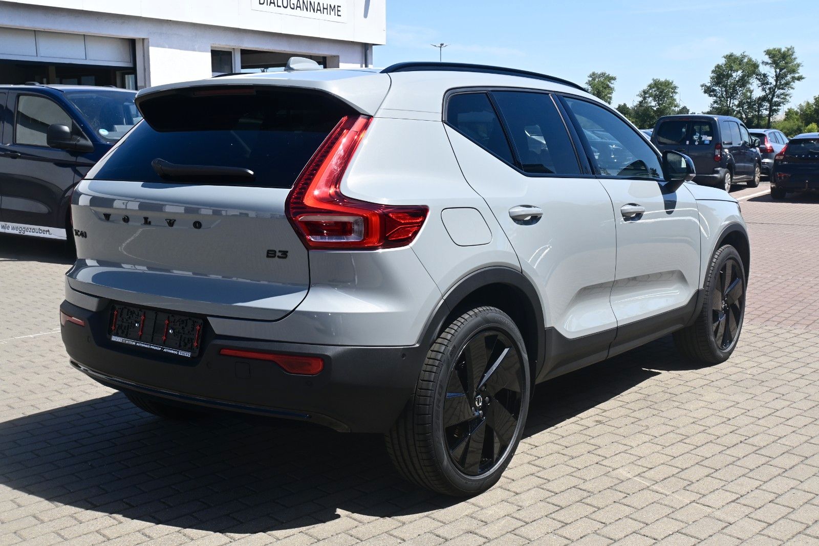 Fahrzeugabbildung Volvo XC40 B3 DKG Plus Black Edition*STDHZG*360°*ACC*