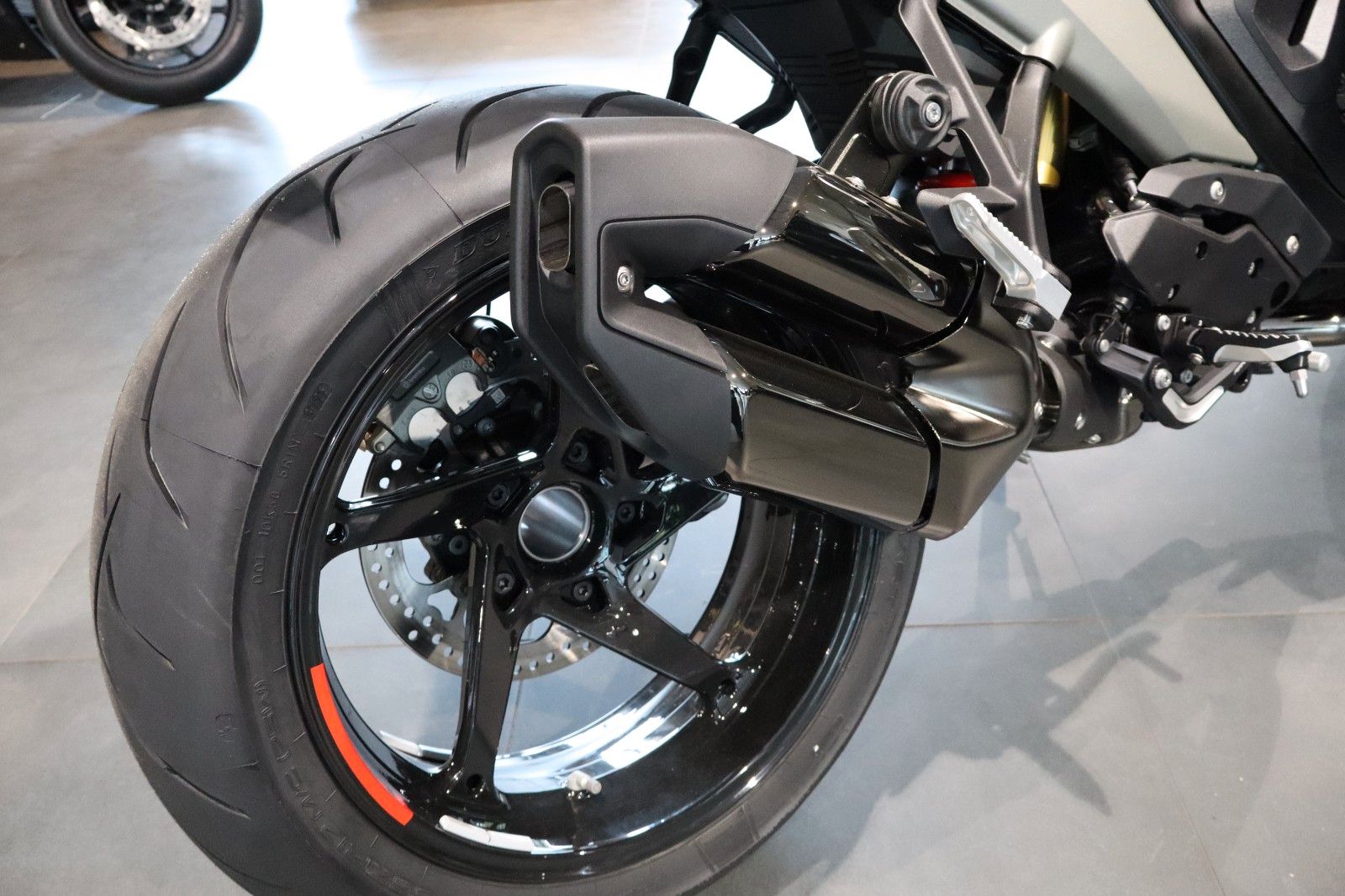 Fahrzeugabbildung BMW R1300R Style Performance
