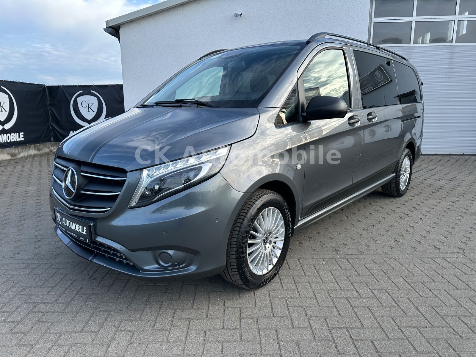 Fahrzeugabbildung Mercedes-Benz Vito 124 Mixto 4x4 lang/5Sitze/Navi/LED/Kam./AHK