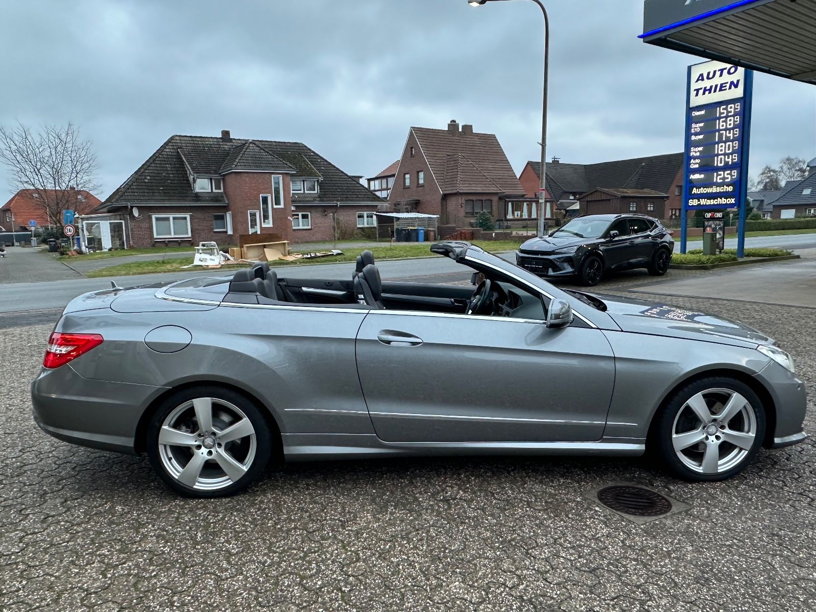 Fahrzeugabbildung Mercedes-Benz E 220 CDI Cabrio AMG BiXenon/AirScarf/Navi/Leder