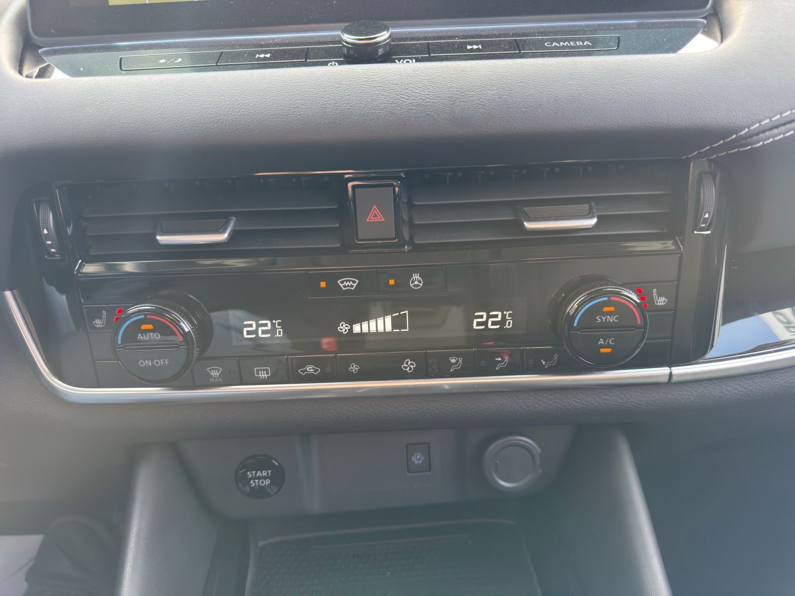 Fahrzeugabbildung Nissan Qashqai 1.5 VC-T N-Connecta*360°Cam*NAVI*eHeck
