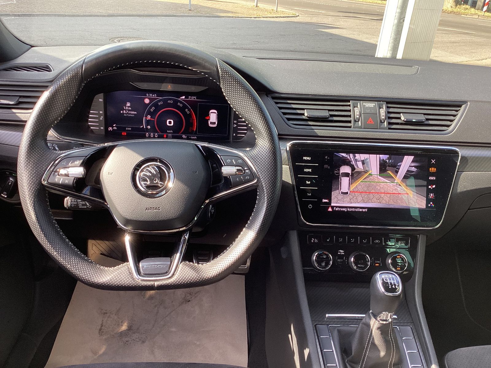 Fahrzeugabbildung SKODA Superb Combi Sportline 1.5 TSI Navi AHK ACC