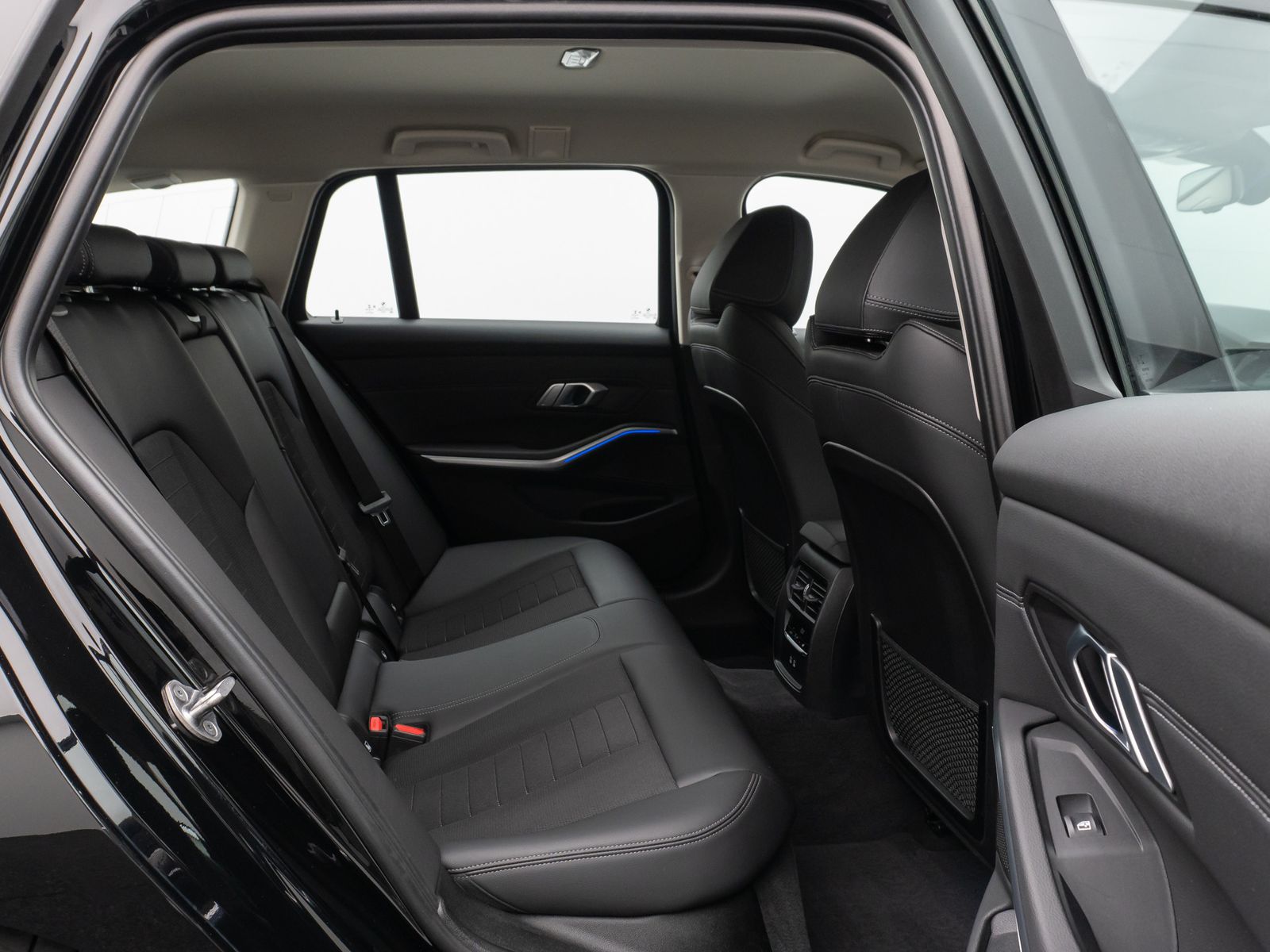 Fahrzeugabbildung BMW 320d SportLine DAB PDC Geschwindigkeitsreg Alarm