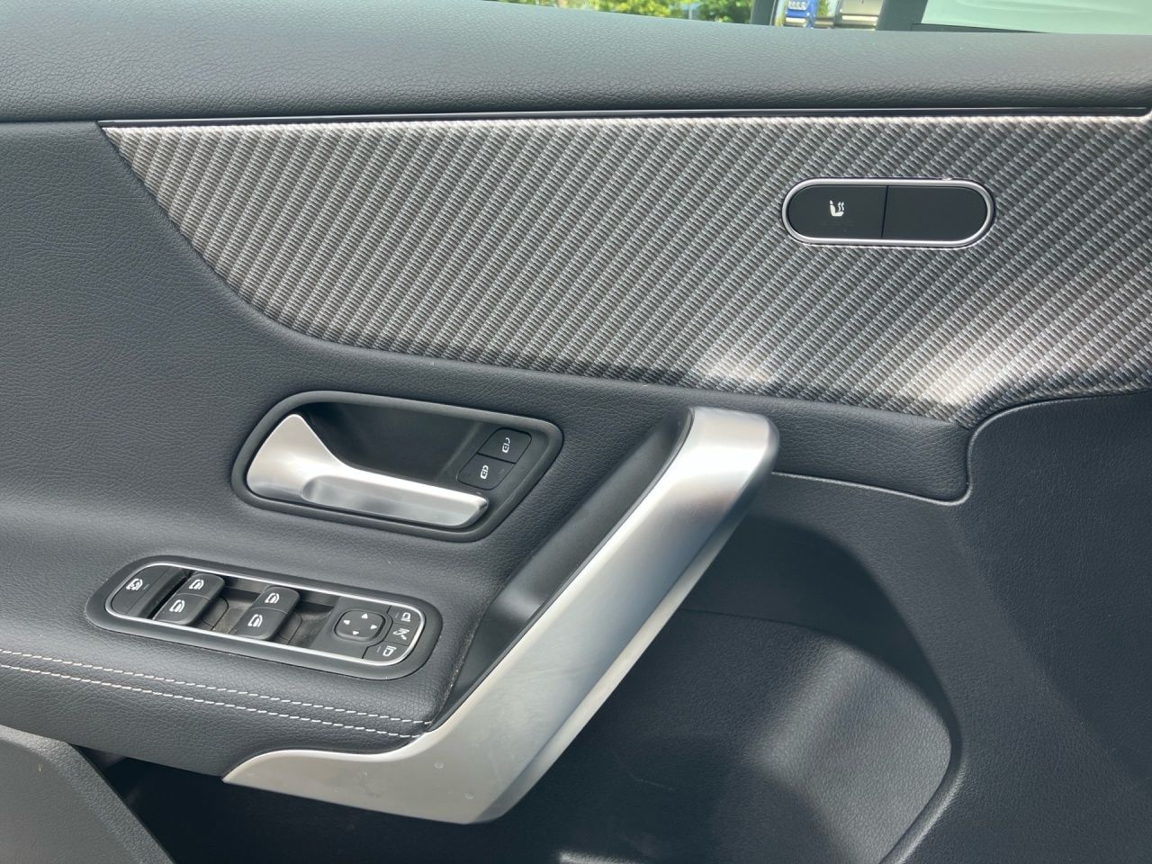 Fahrzeugabbildung Mercedes-Benz A 180 PROGRESSIVE+AHK+LHZG+LED+KAMERA+SHZ++