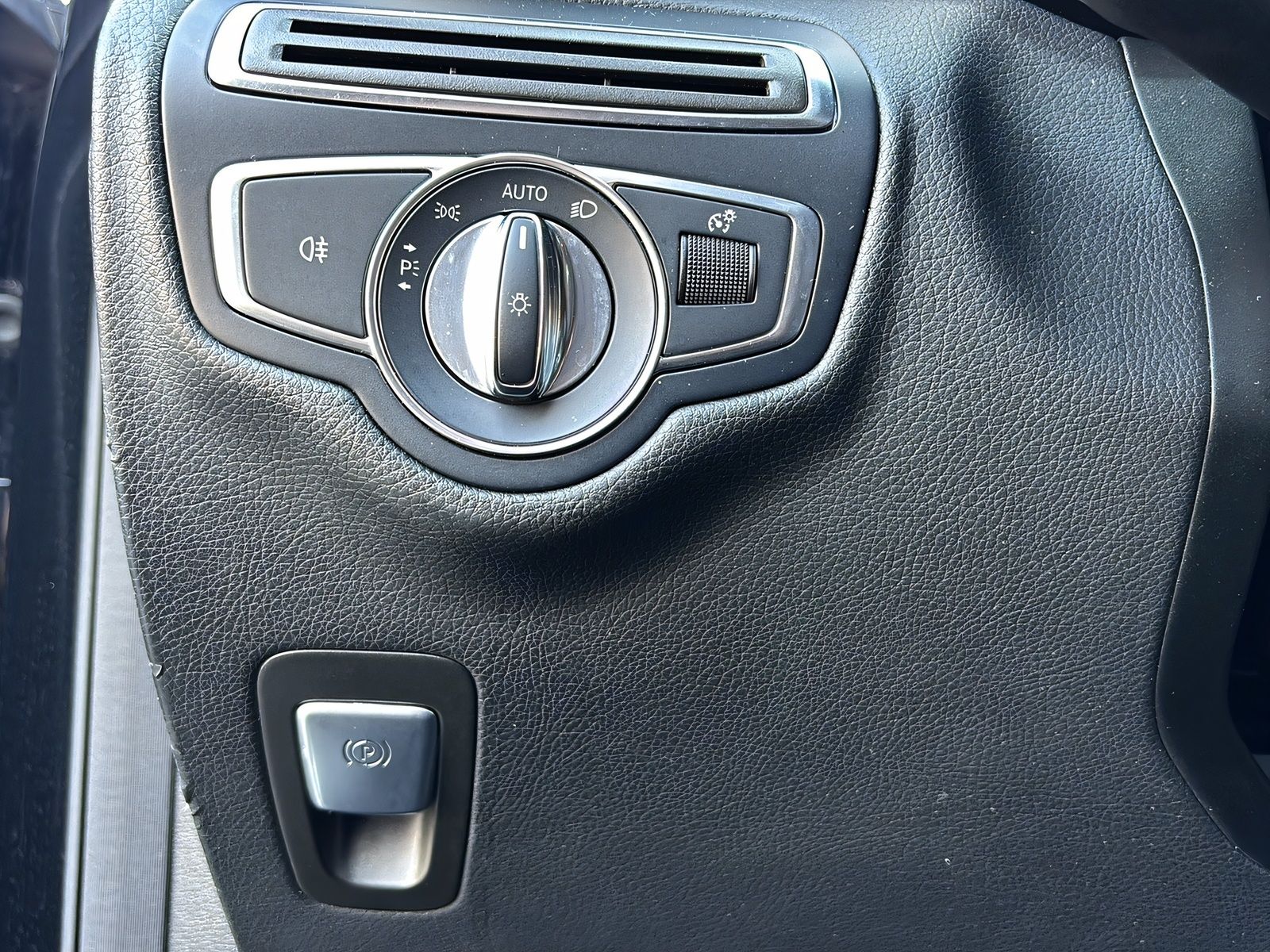 Fahrzeugabbildung Mercedes-Benz GLC 250 d 4Matic EXCLUSIVE BURMESTER AHK LED PDC