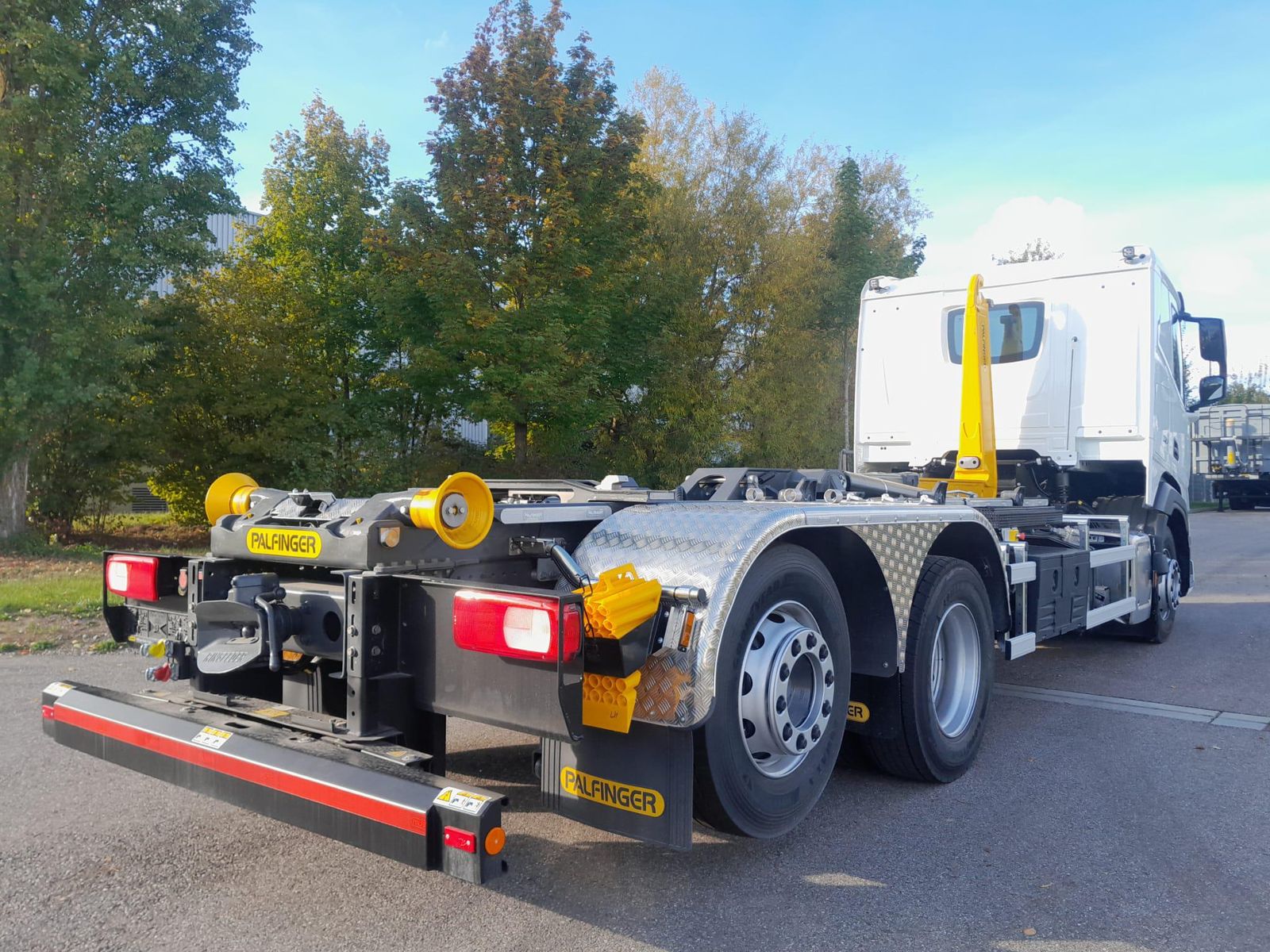 Fahrzeugabbildung DAF FAN XF 480 NGD Abrollkipper PHT 20 Palfinger