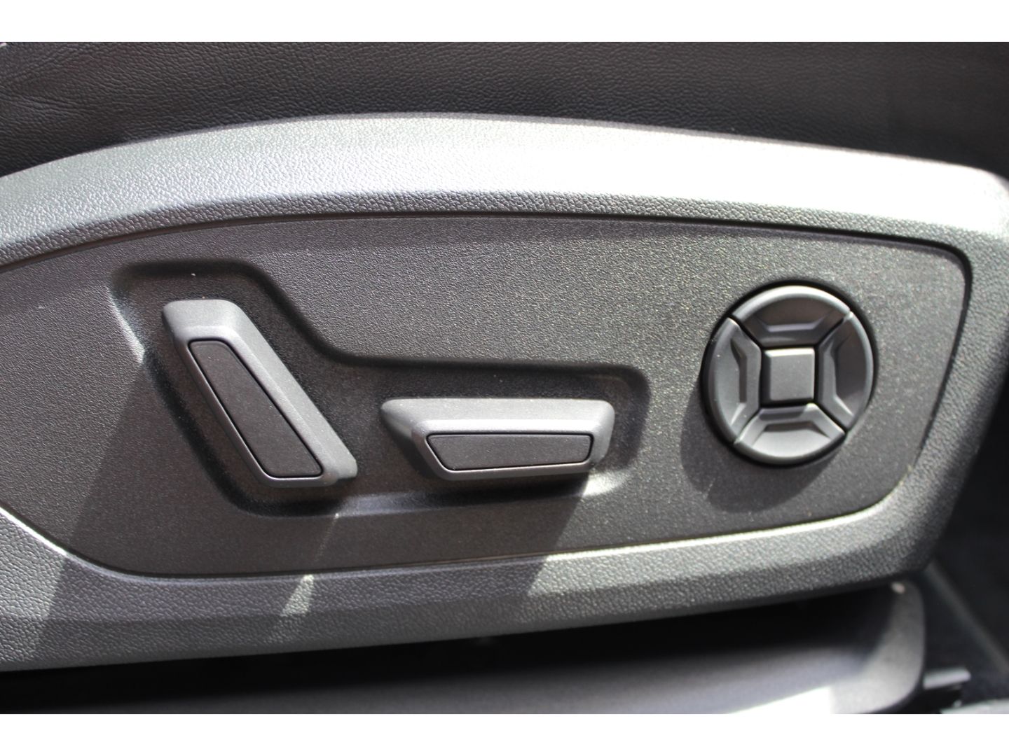 Q4 e-tron 50 quattro - S-Line*Komfort+*KAM*MTRX!