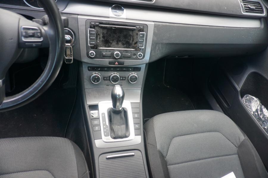 Volkswagen Passat 2013 — photo 16