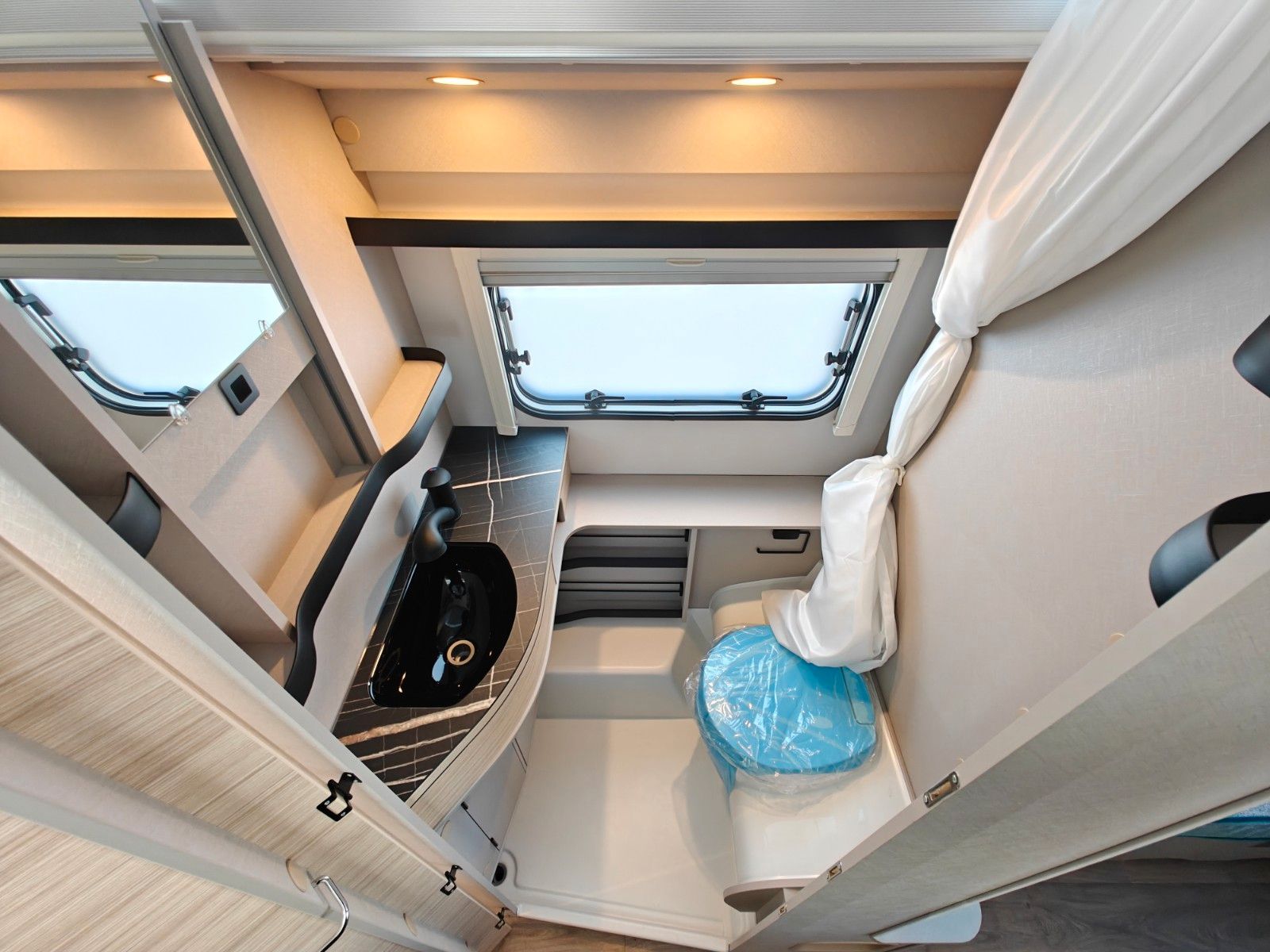 Fahrzeugabbildung HYMER / ERIBA / HYMERCAR Touring 630 Harbour Blue - JETZT 6.719€ SPAREN !