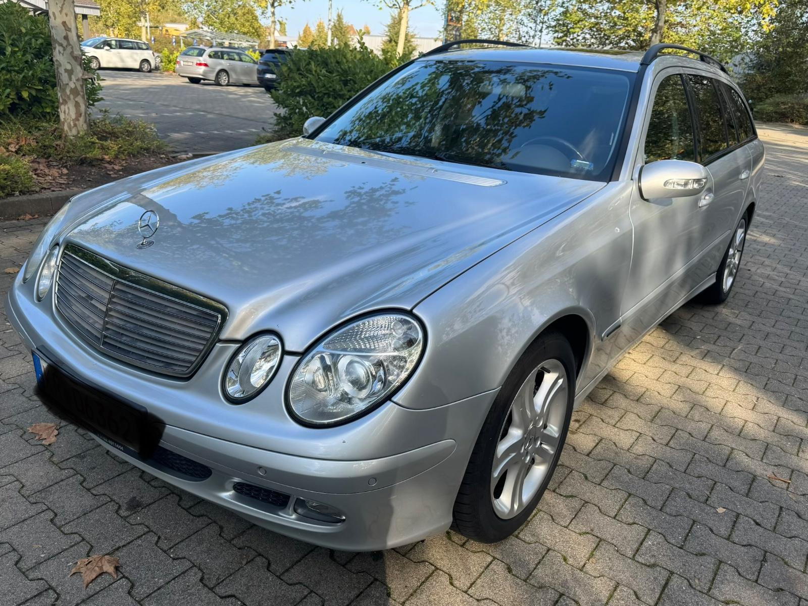 Mercedes-Benz E200 2005 — photo 7