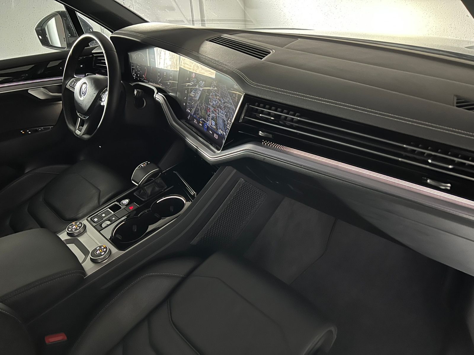 Fahrzeugabbildung Volkswagen Touareg R-Line 4Motion/PANO/AHK/MATRIX/BLACK OP.