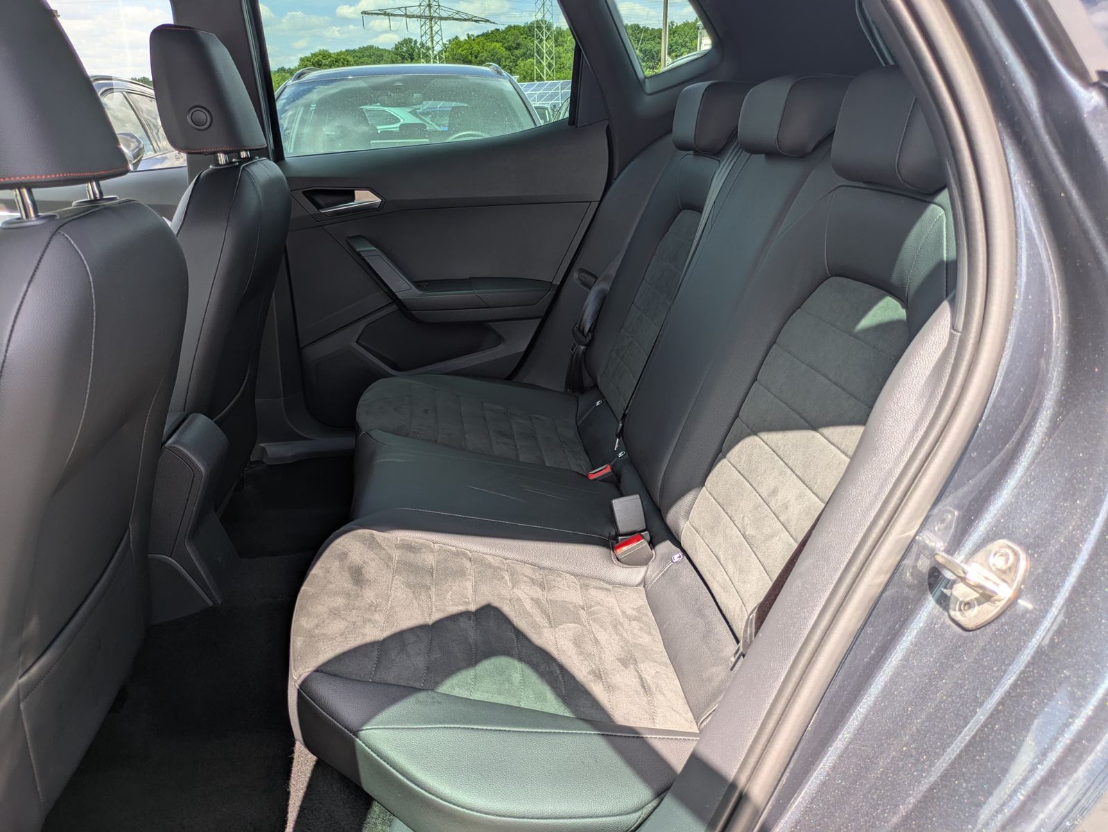Fahrzeugabbildung SEAT Arona 1.5 TSI FR DSG AHK*ACC*LED*APP*DAB*KAMERA