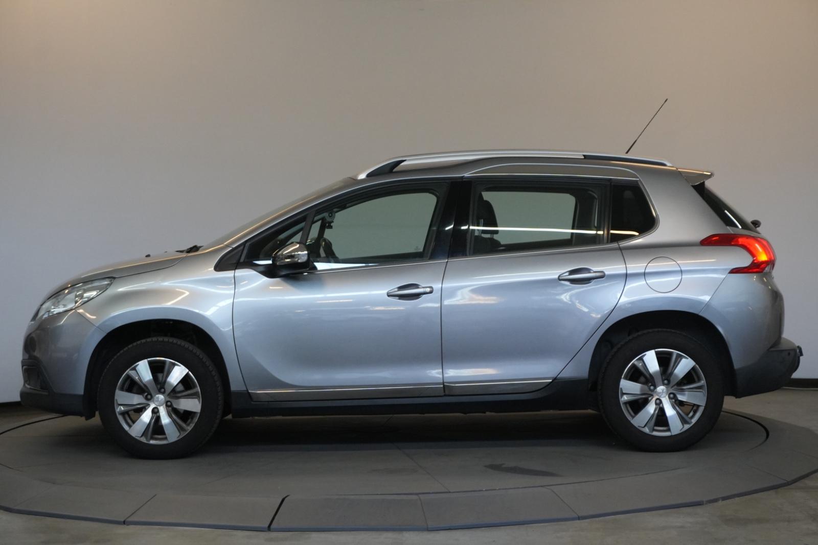 Peugeot 2008 1.2 VTi Allure Automatik PDC AHK