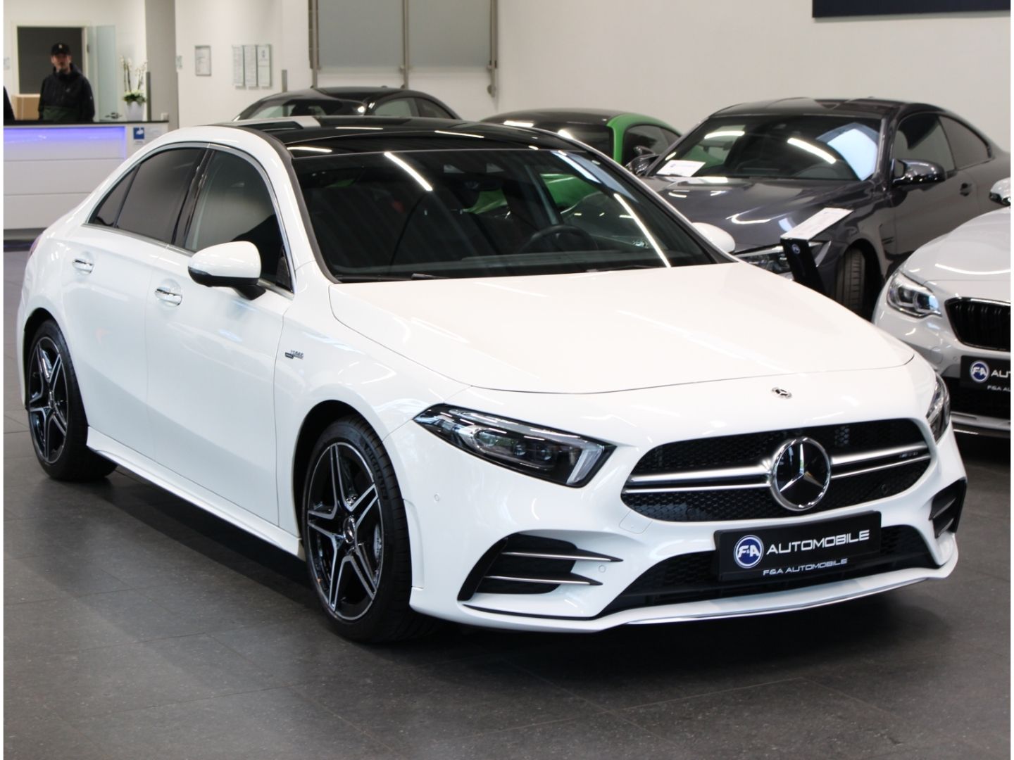 Fahrzeugabbildung Mercedes-Benz A 35 AMG 4Matic MULTIBEAM*STDHZ*Pano*Kamera