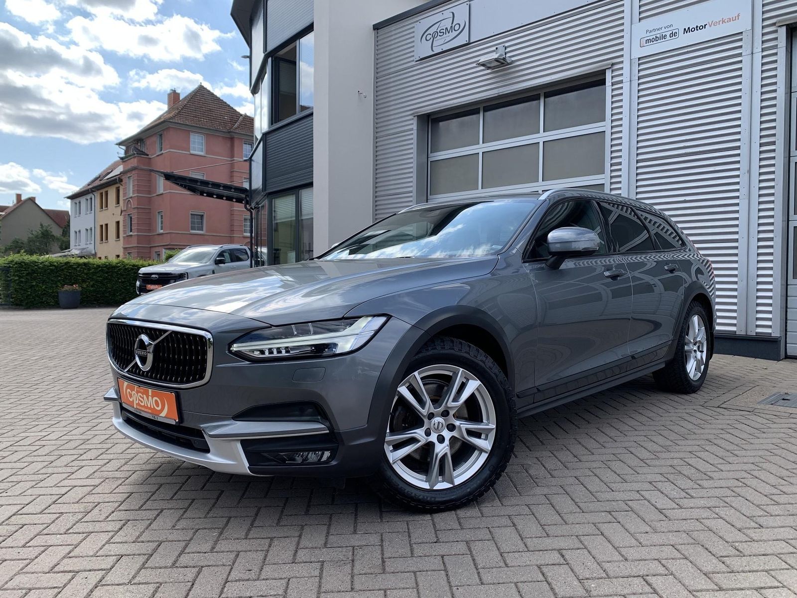 Volvo V90 Cross Country AWD Sound