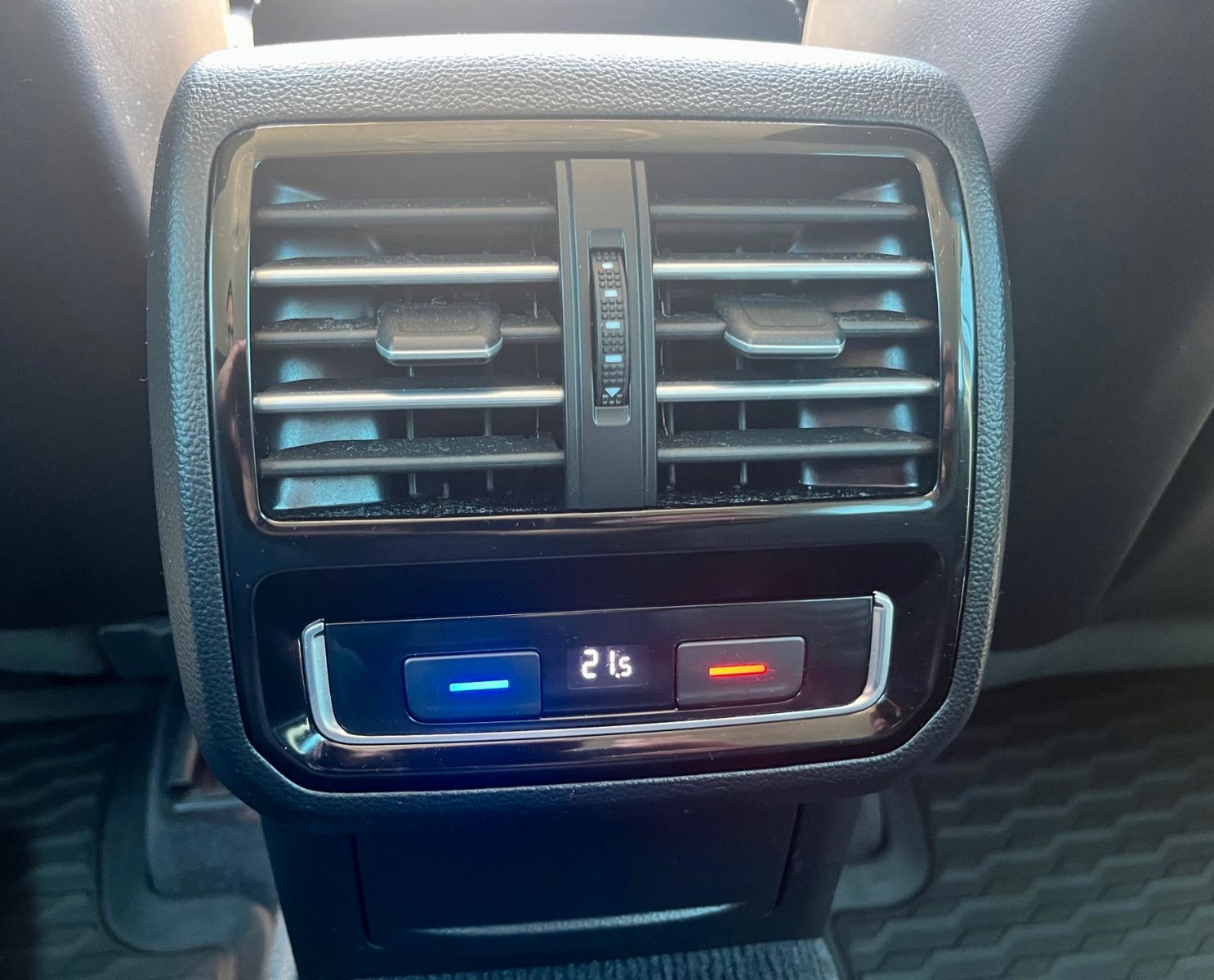 Fahrzeugabbildung Volkswagen Passat Variant 1.8 TSI DSG Navi Leder HIGHLINE
