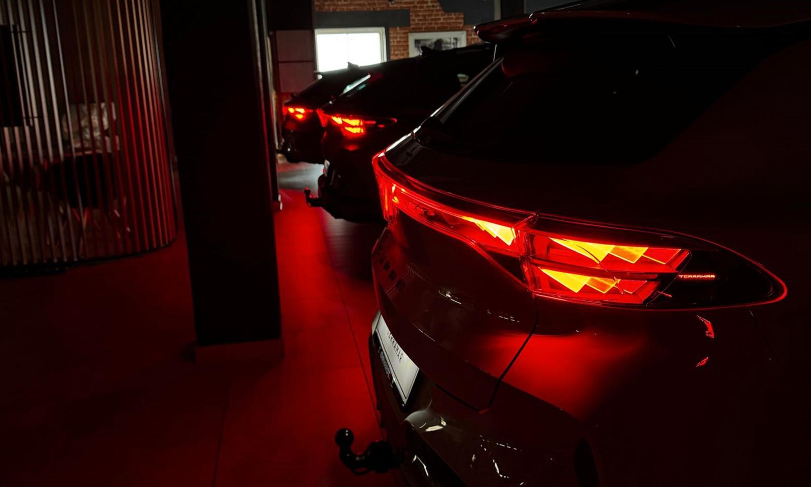 showroom-image-top