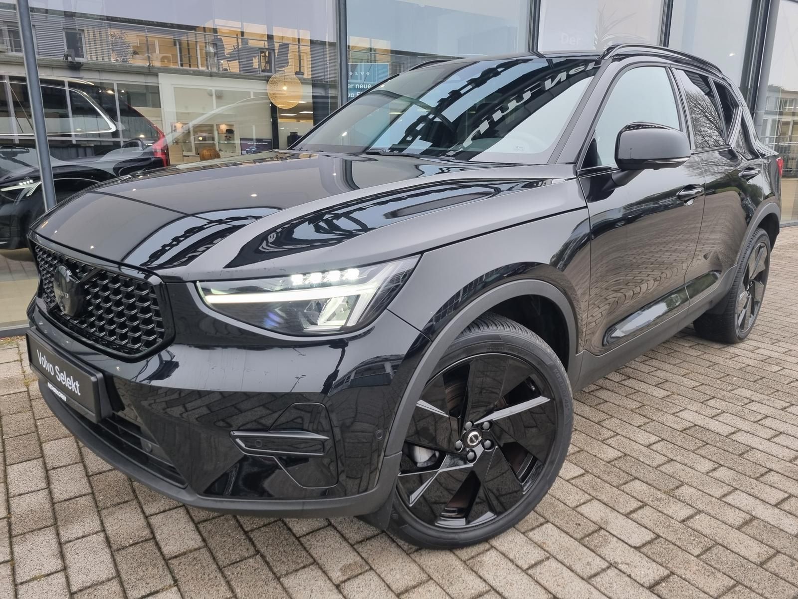 Fahrzeugabbildung Volvo XC40 B3 Plus Black Edition 'Standheizung'