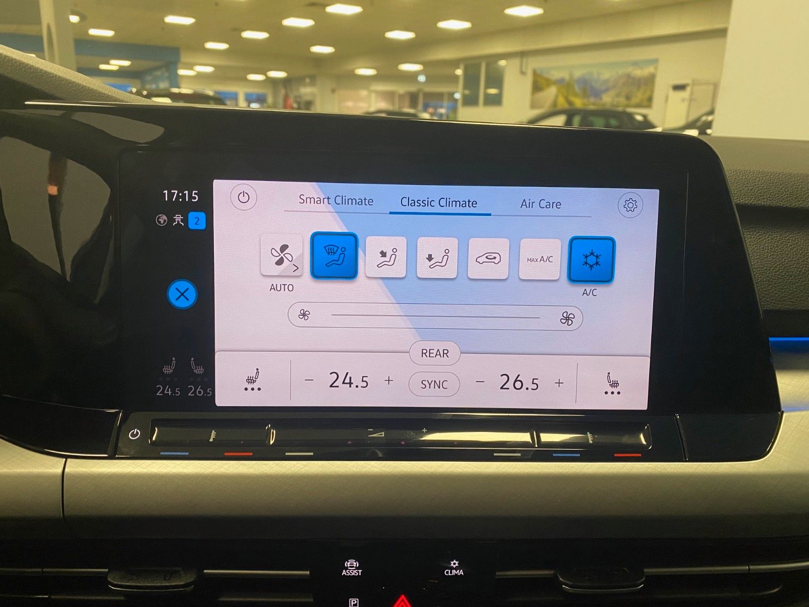 Fahrzeugabbildung Volkswagen Golf 1.5 eTSI OPF 110kW DSG Life+NAVI+KAMERA+ACC