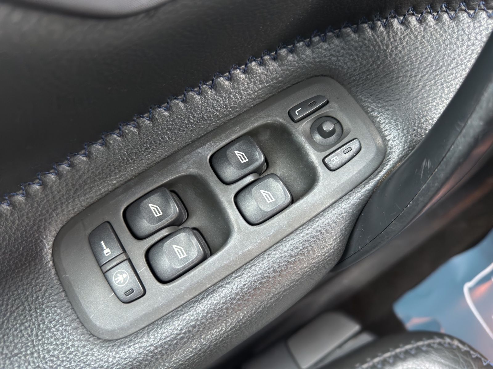 Fahrzeugabbildung Volvo V70 XC 2.4 T AWD/Leder/Schiebedach/Sitzheiz./