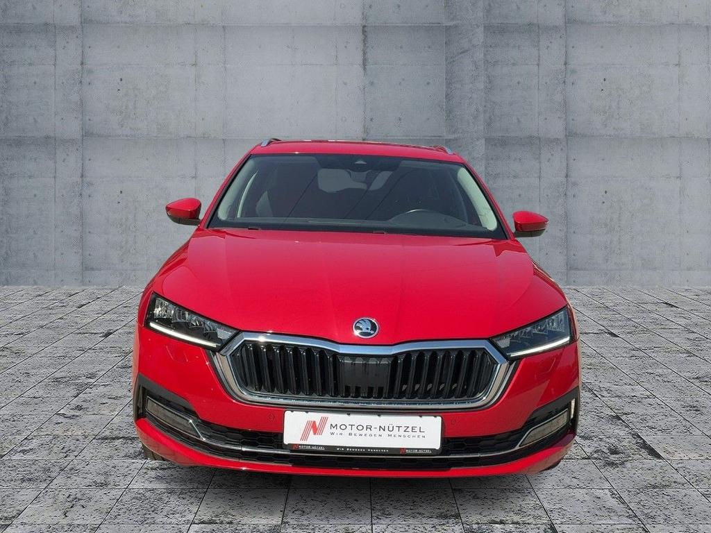 Skoda Octavia 2023 г. Красный, пробег 58211 км