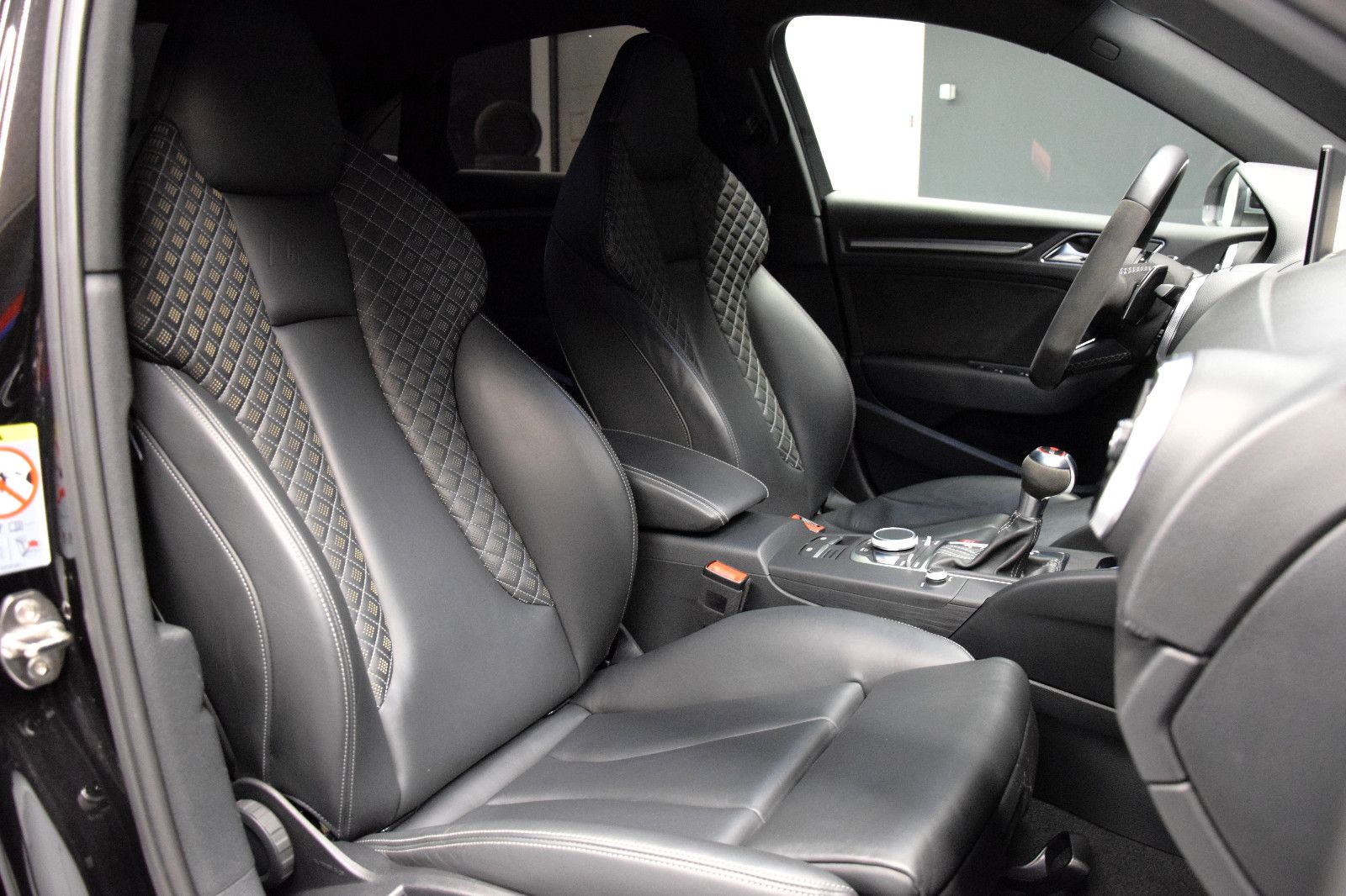 Fahrzeugabbildung Audi RS3 Lim. quattro ACC Virtual LED Kamera RS-Sitze