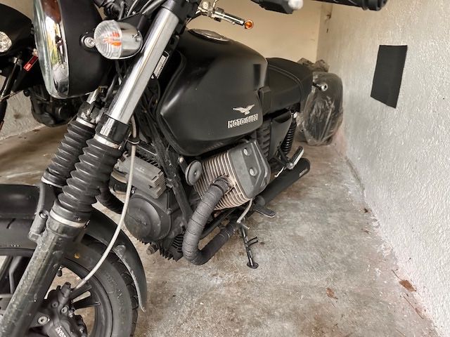 Moto Guzzi V7 Stone