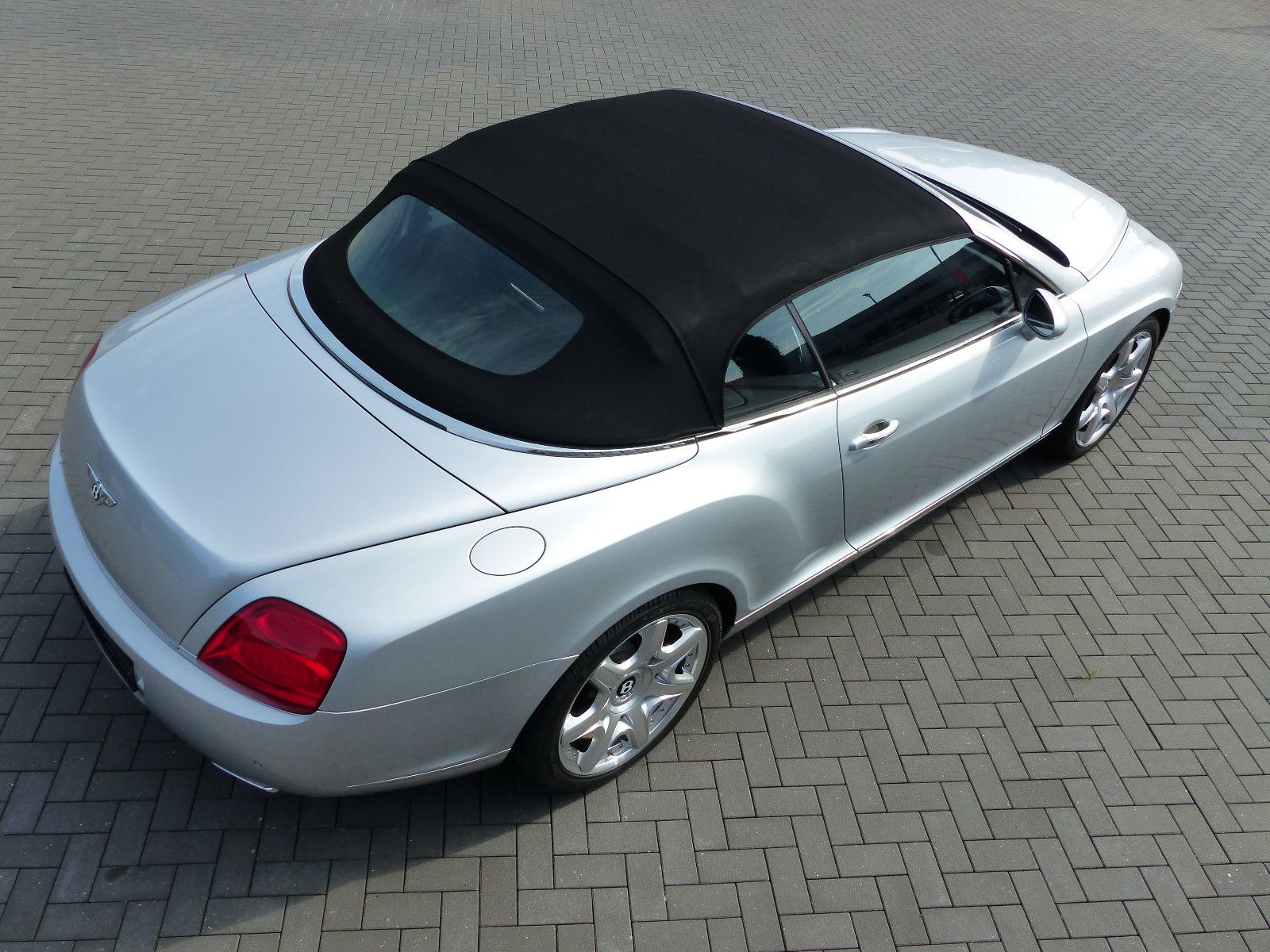 Fahrzeugabbildung Bentley Continental GTC W 12 Mulliner