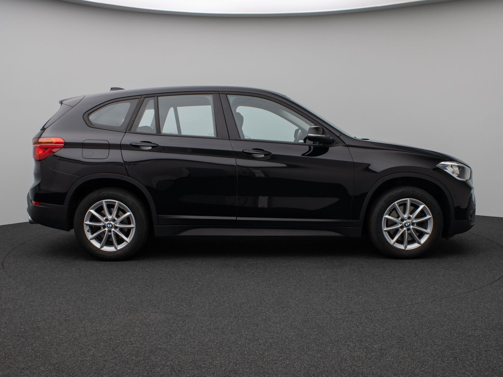 Fahrzeugabbildung BMW X1 sD20i Panorama Navi Lordos DAB HiFi Parkassis