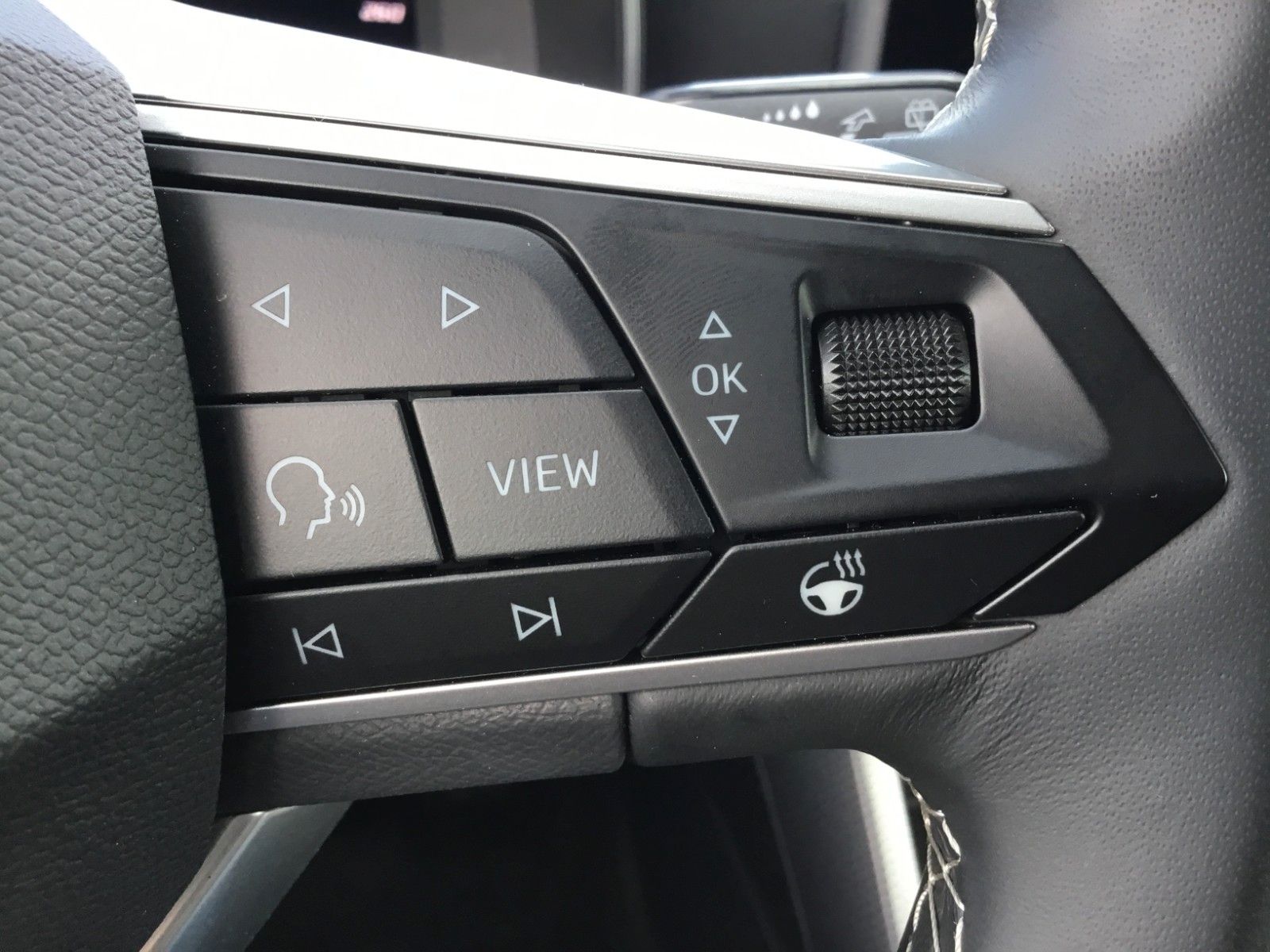 Fahrzeugabbildung SEAT Leon 1.5 eTSI Style DSG Sportstourer+LED+ACC+AHK