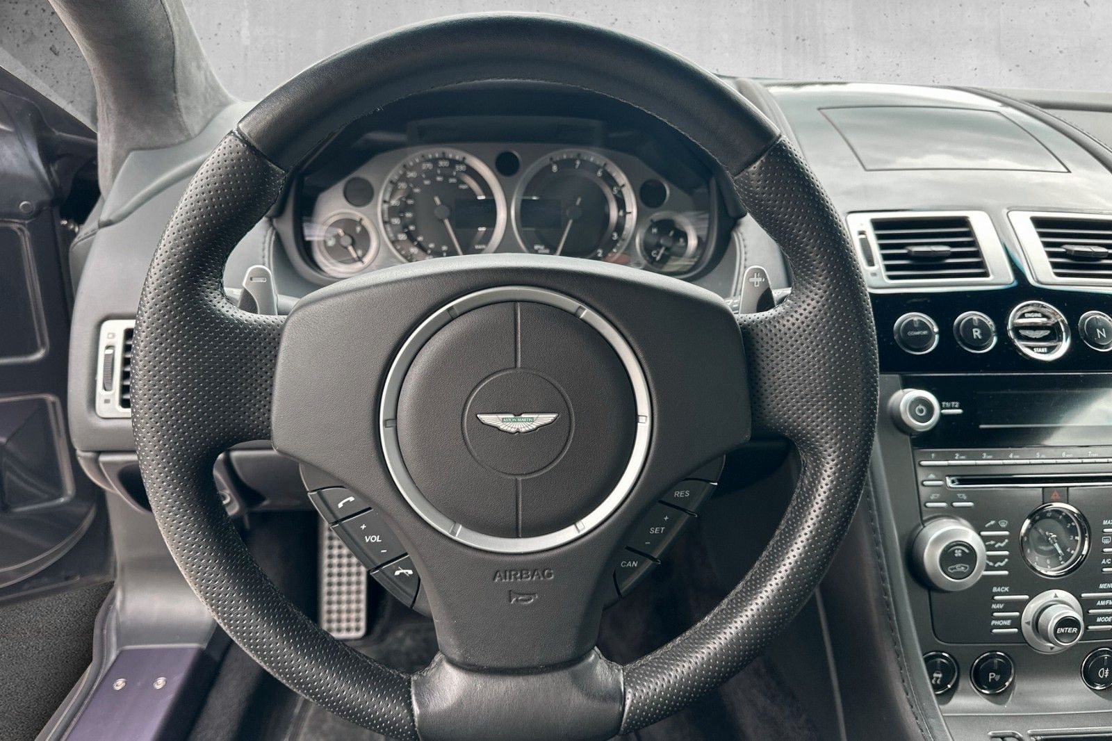 Fahrzeugabbildung Aston Martin V8 Vantage 4.7l